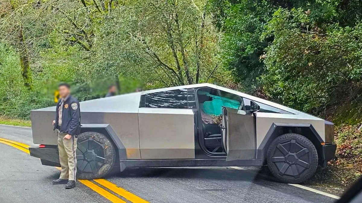 Tesla Cybertruck'ın ilk kazası