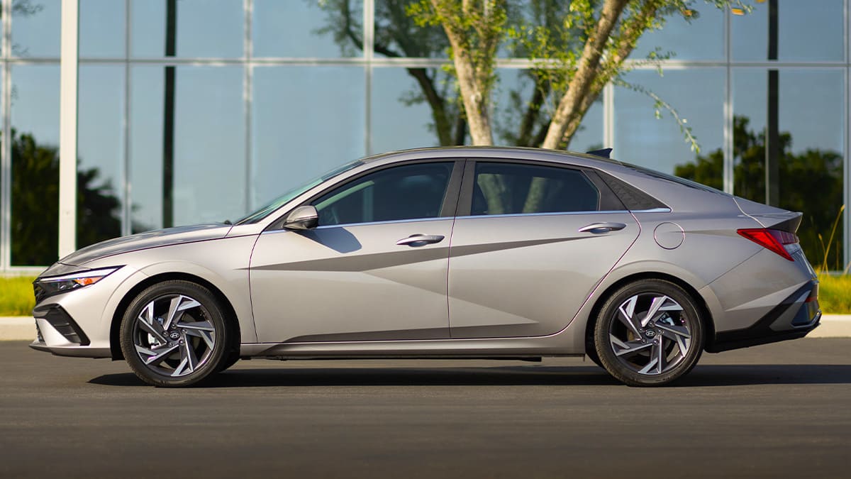 2024 elantra boyutları