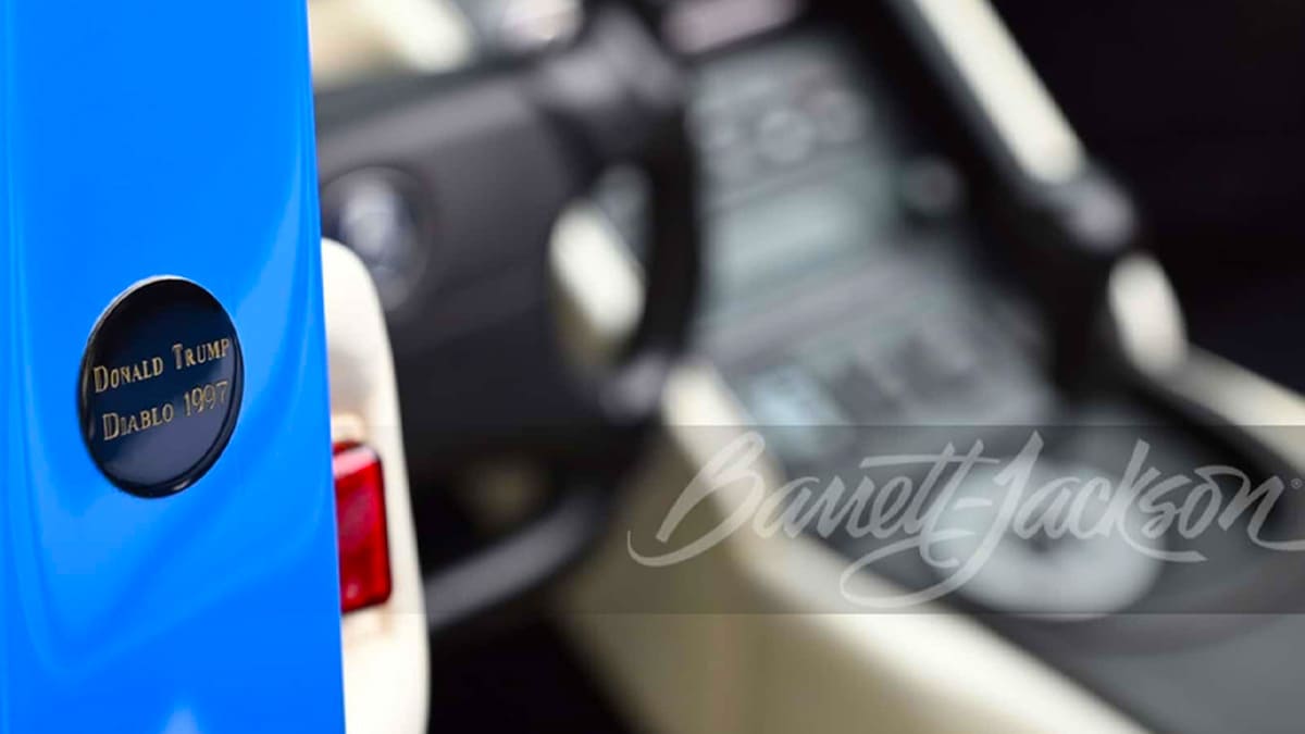 Donald Trump'ın Eski Arabası Rekor Fiyata Satıldı