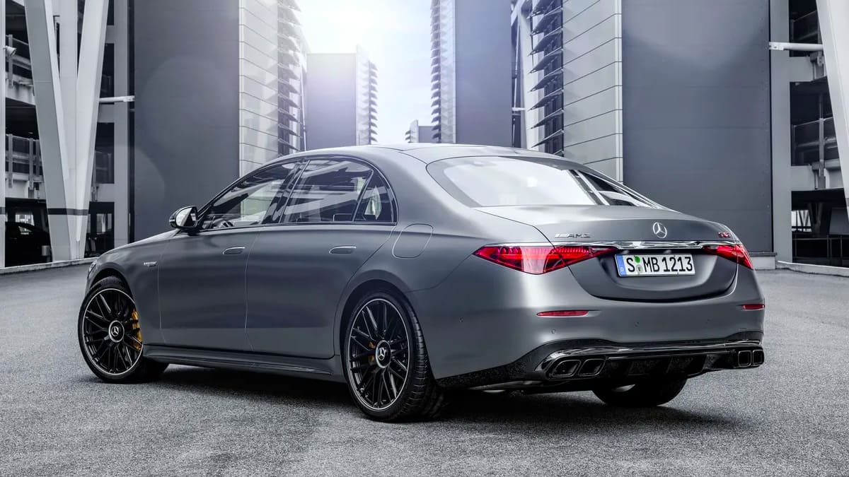 Mercedes-AMG S 63 E PERFORMANCE egzoz çıkışları