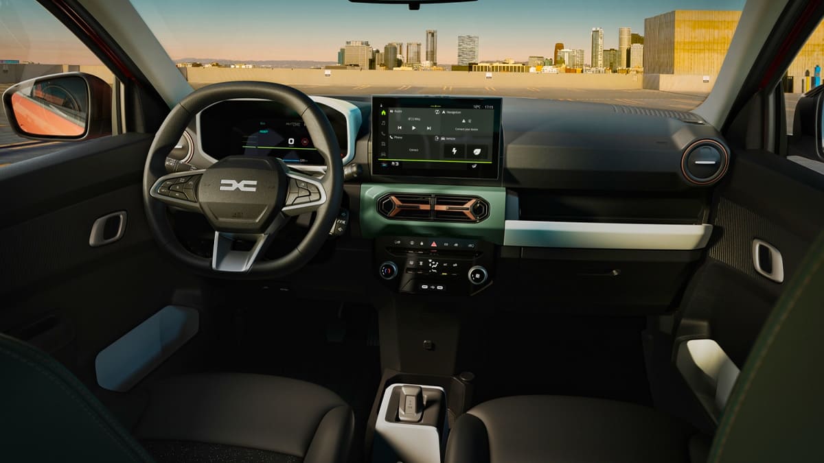 yeni dacia spring kokpit