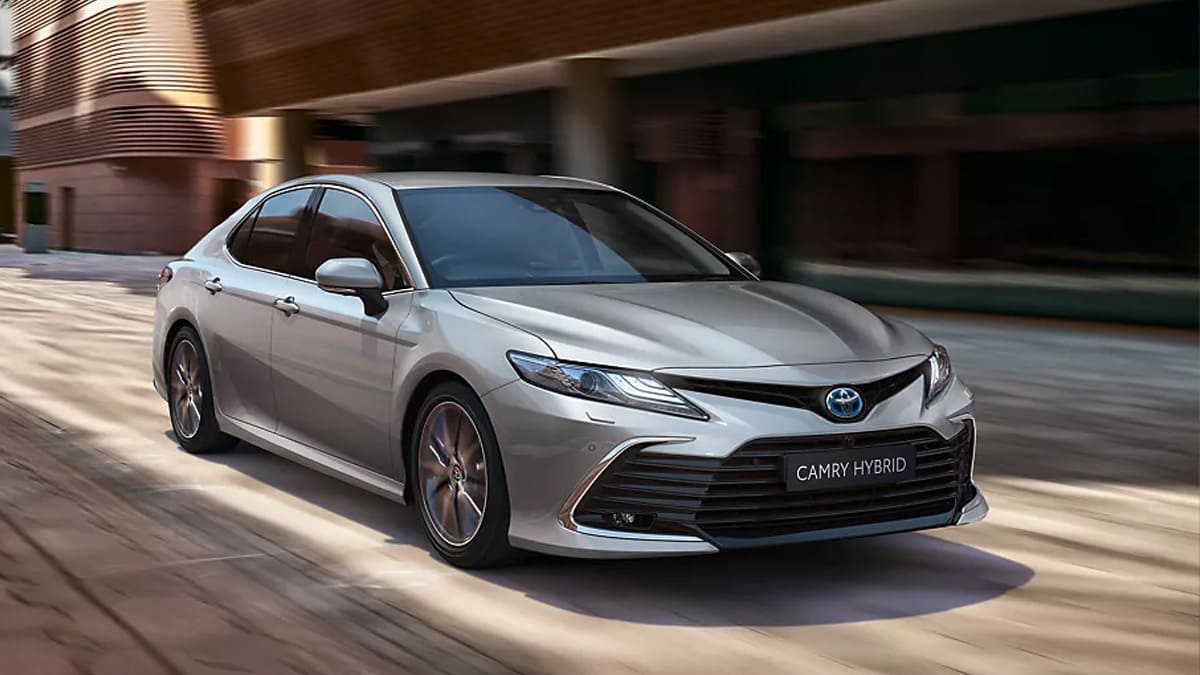 Camry-Fiyat-Listesi-Nisan-2024
