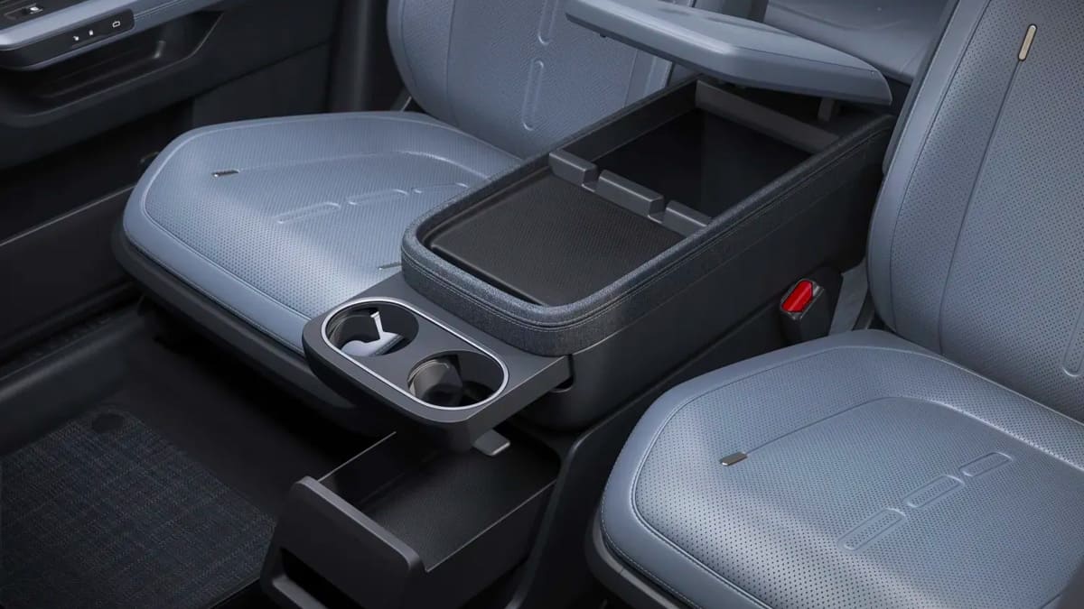 Rivian R2 kargo alanı