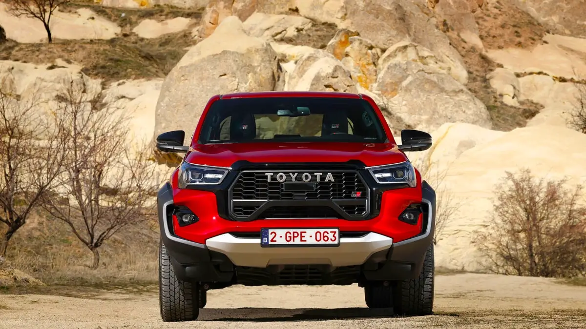 Toyota Hilux GR SPORT Kapadokya'da Tanıtıldı